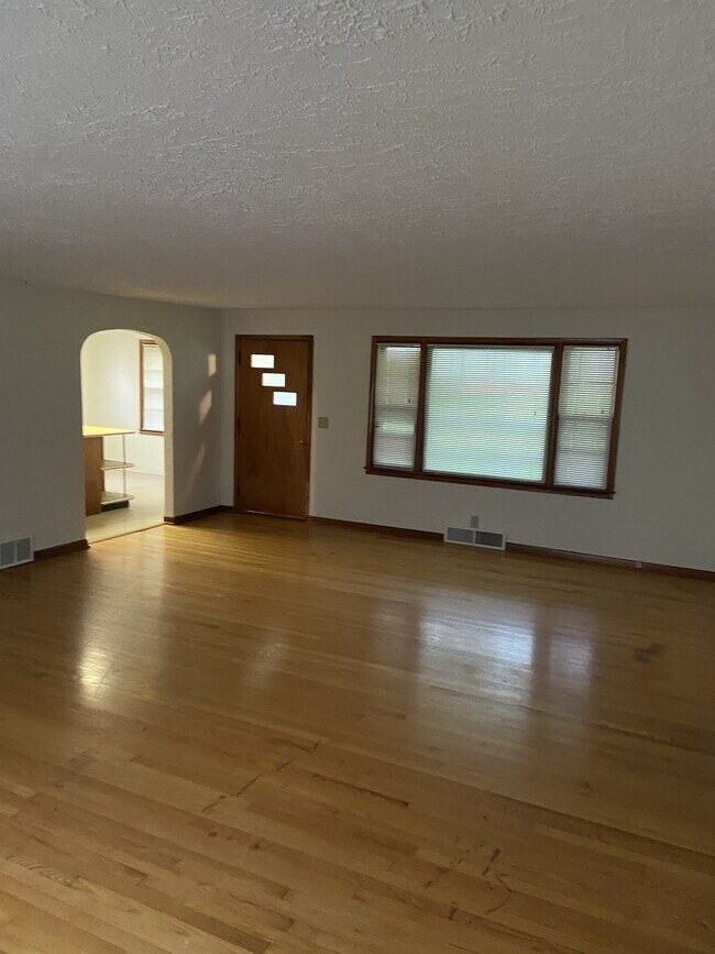 Livingroom - 2633 Cambria Mill Rd