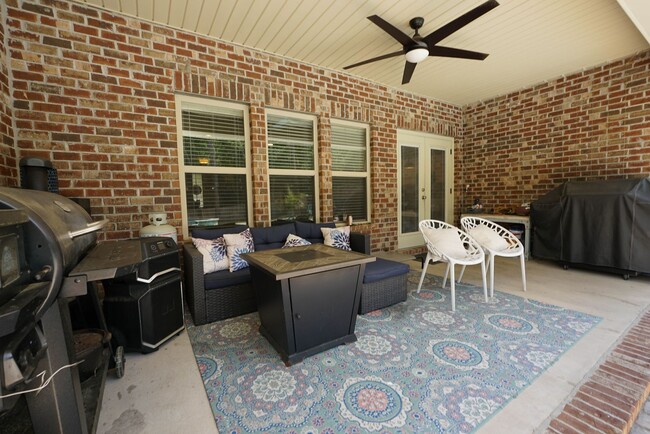 Building Photo - Pool Home in Niceville