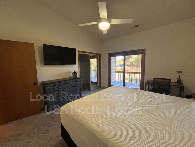 Building Photo - 2340 N Plateau Dr