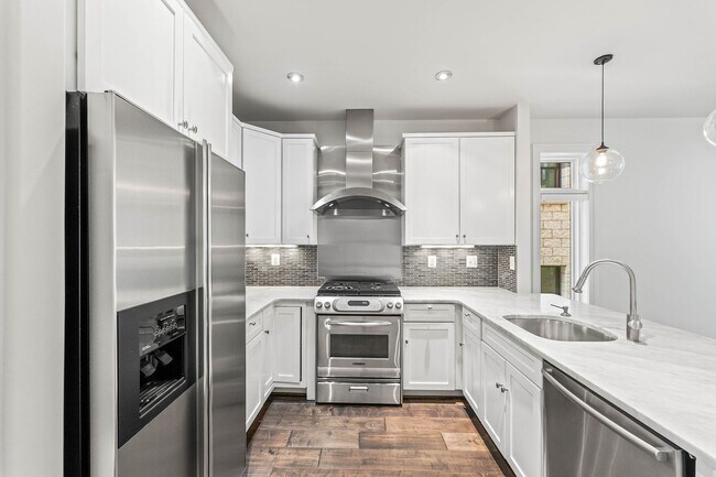 Building Photo - Modern U Street Condo | 2 Bed | 2 Bath | 1000 Sf | Large Balcony | 1 Parking Space