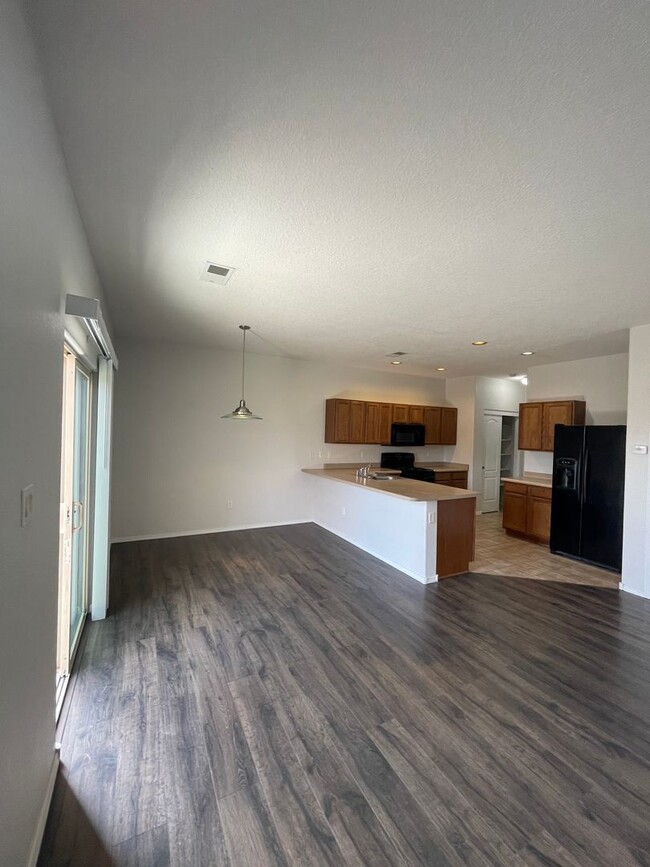 Building Photo - 2 bed 2.5 bath townhome located in a Gated...