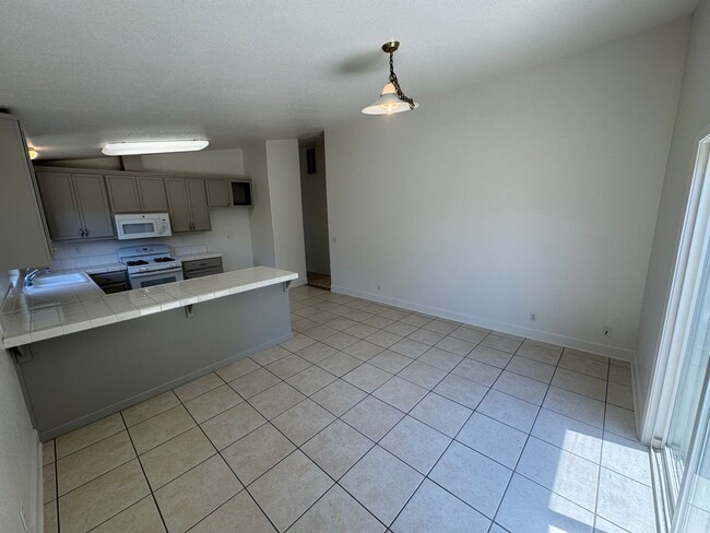 Building Photo - 3 bedroom | 2 bathroom | Single family hom...