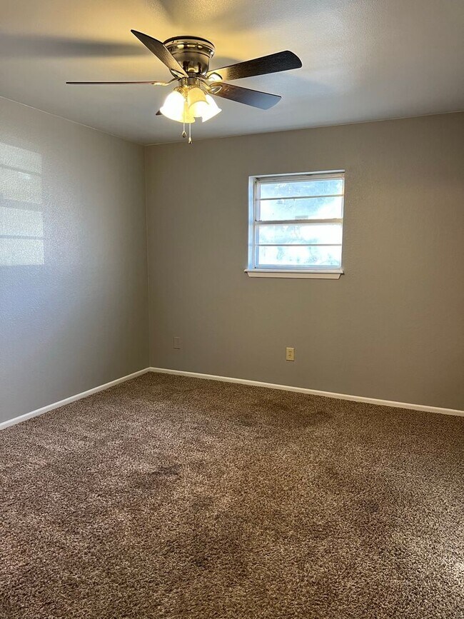 Building Photo - 3/2/2 South West Lubbock