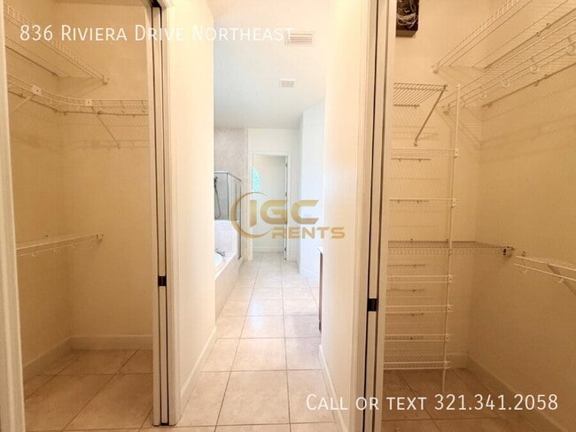 Building Photo - 836 Riviera Dr NE