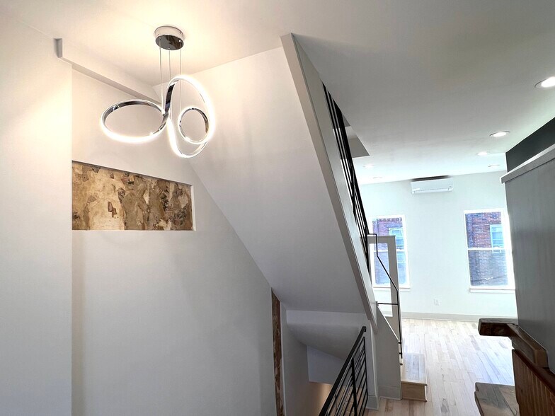 Building Photo - 2019 S Beechwood St