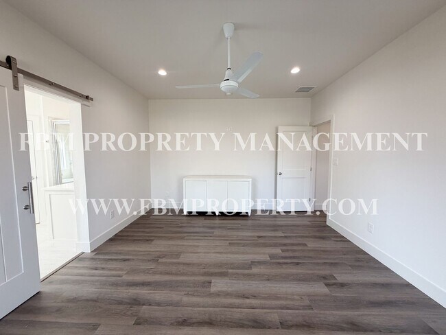 Building Photo - 903 Sunrise Ave