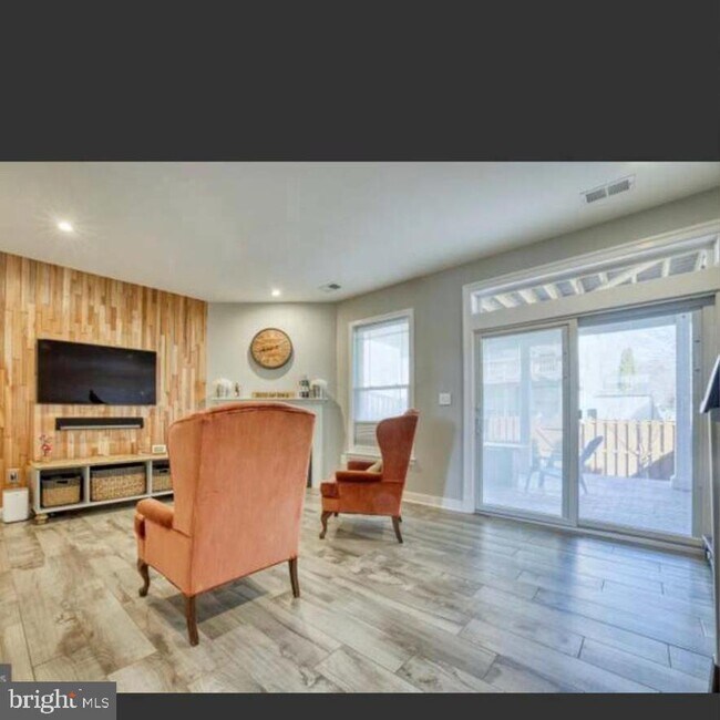 Building Photo - 540 Legrace Terrace NE