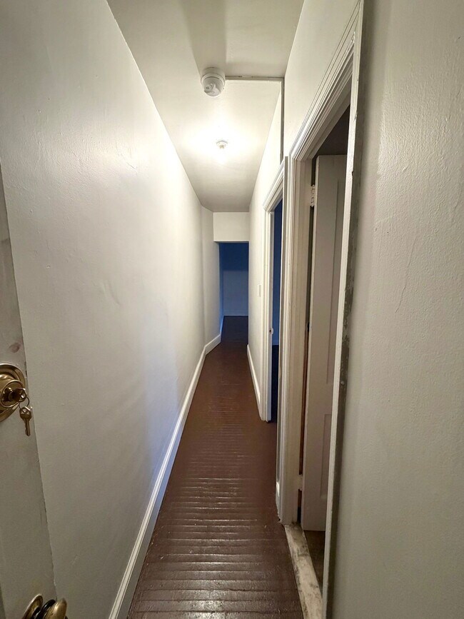 Building Photo - 446 N Duke St