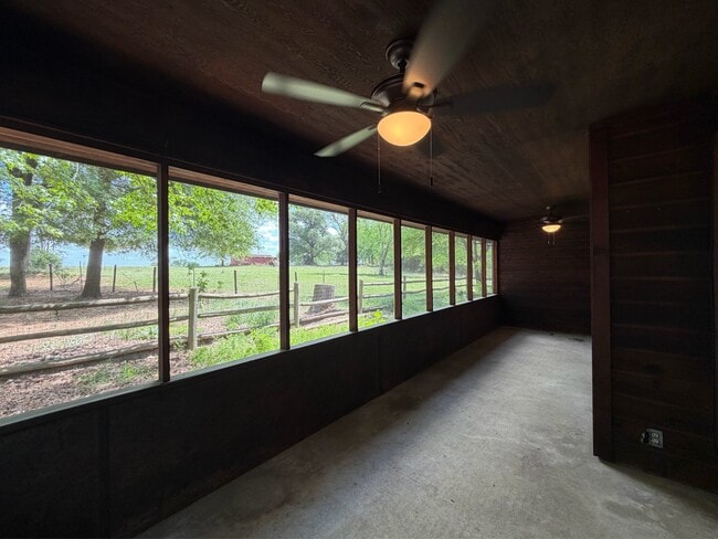 Building Photo - 261 County Rd