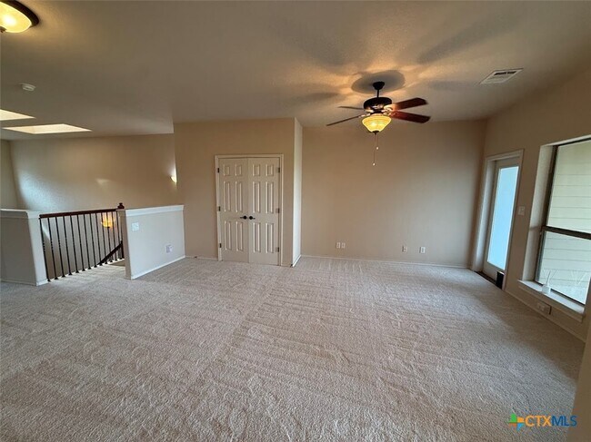 Building Photo - 976 Parkview Dr