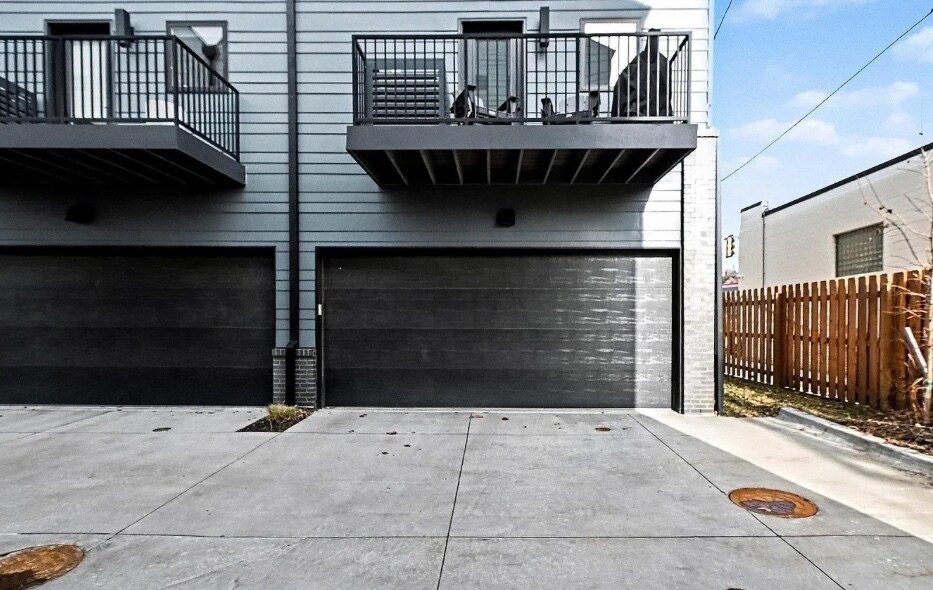 Building Photo - 5302 Elmwood Plz