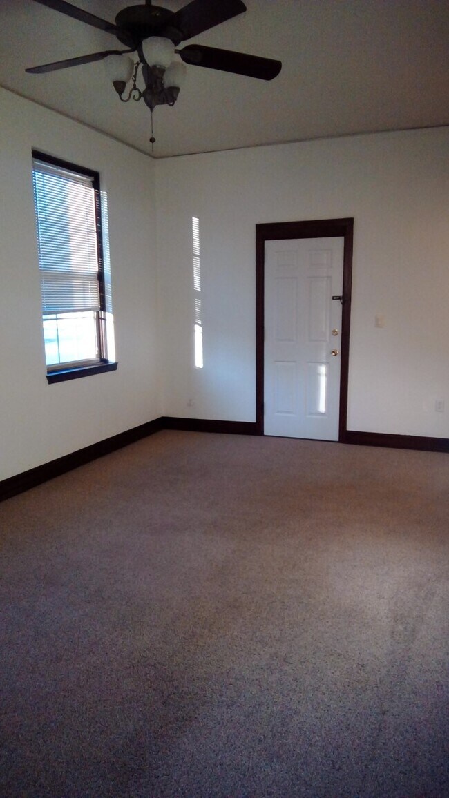 Building Photo - 27 State N St