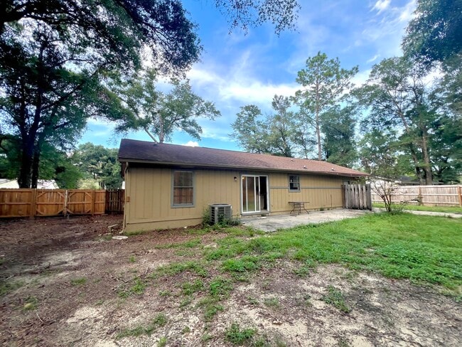 Building Photo - 303 Springwood Cir