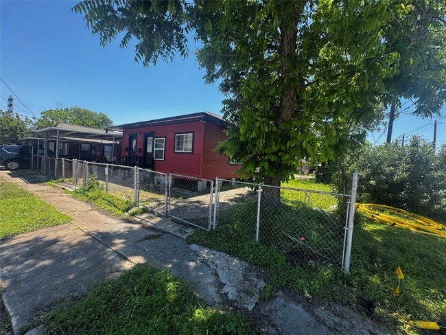 Building Photo - 1504 Luzon St