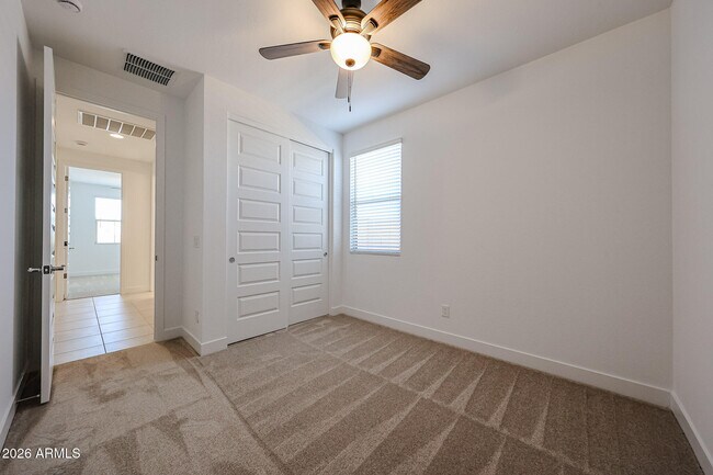 Building Photo - 26096 N 170th Ave