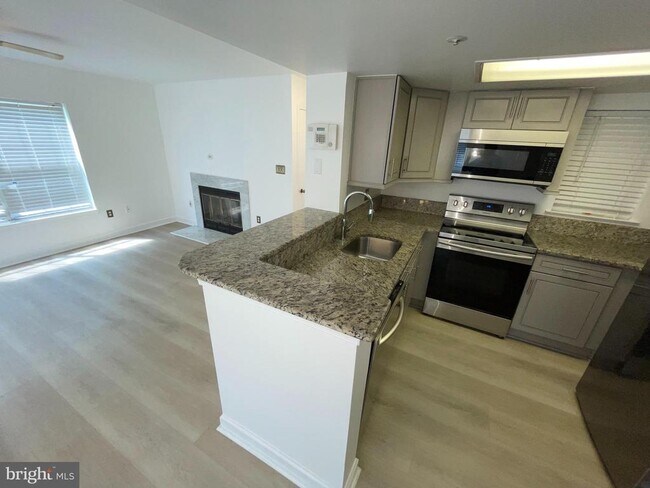 Building Photo - 1007 Summerglenn Ct