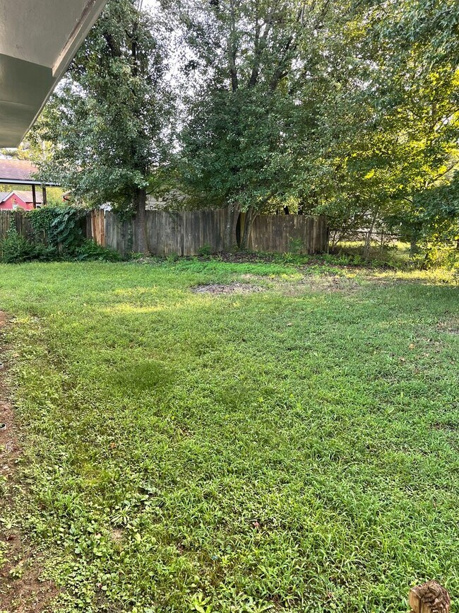 Building Photo - 8927 Cornell Dr