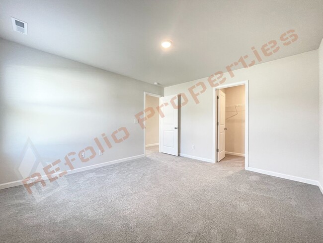 Building Photo - Beautiful 4 Bedroom 2.5 Bathroom Home w/ G...