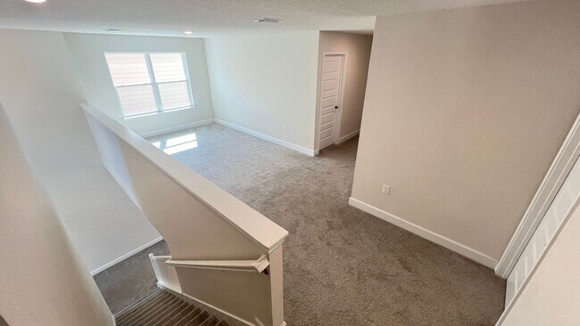 Building Photo - Beautiful Harmony Central Water Front Home AVAILABLE NOW!