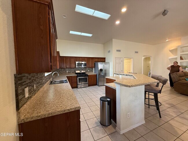 Building Photo - 3637 Tierra Vergel Dr