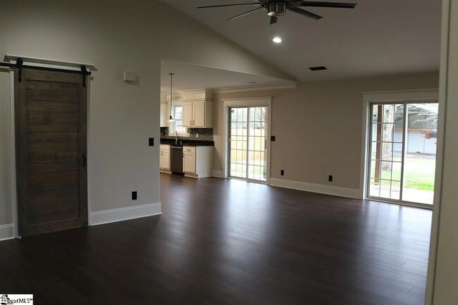 Building Photo - 204 Golden Leaf Ln