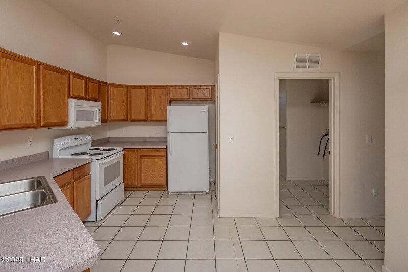 Building Photo - 3188 Desert Dr
