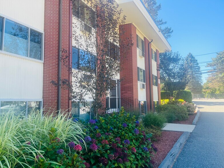 Building Photo - 1 Continental Ct