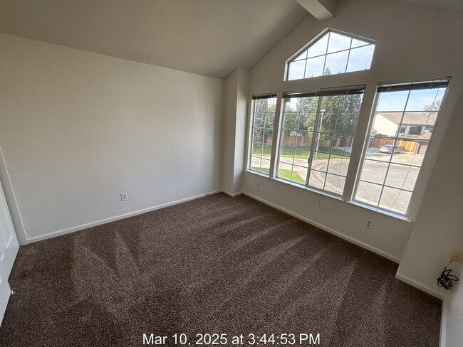 Building Photo - Spacious Sacramento Home in Quiet Cul-de-sac!