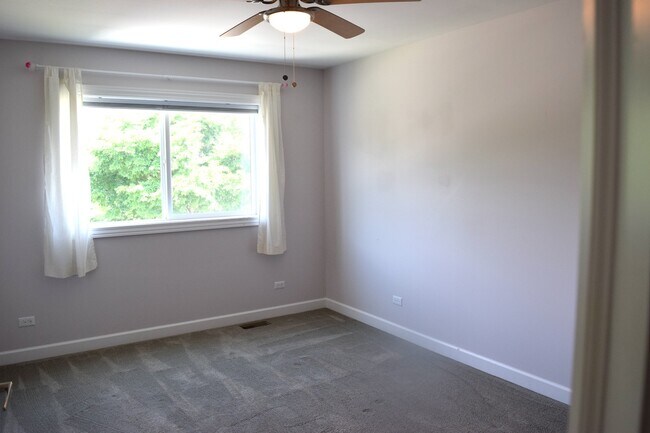 Building Photo - 900 Ashford Ln