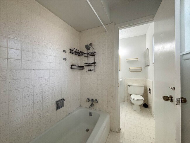 Building Photo - 7206 S Gessner Rd