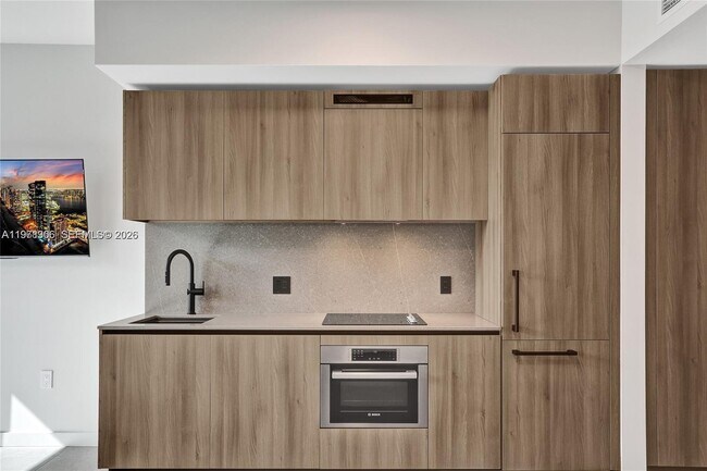 Building Photo - 121 NE 5th St