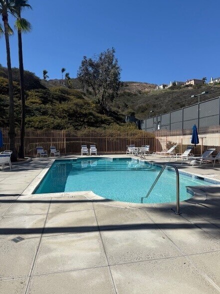 Building Photo - 10120 California Waters Dr