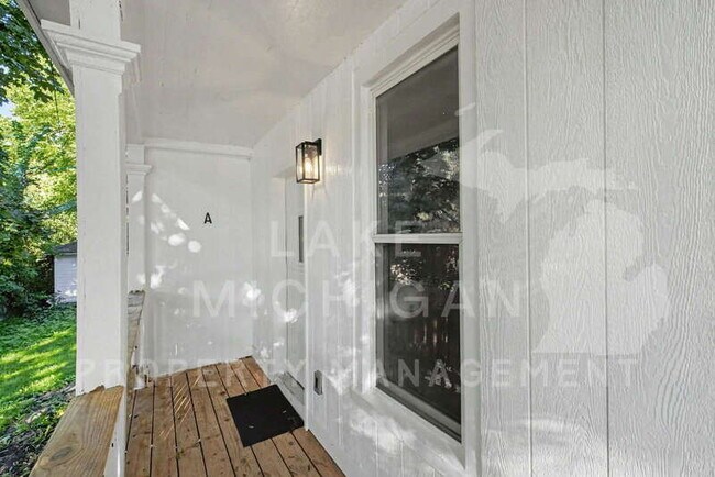 Building Photo - 815 Davis Ave NW
