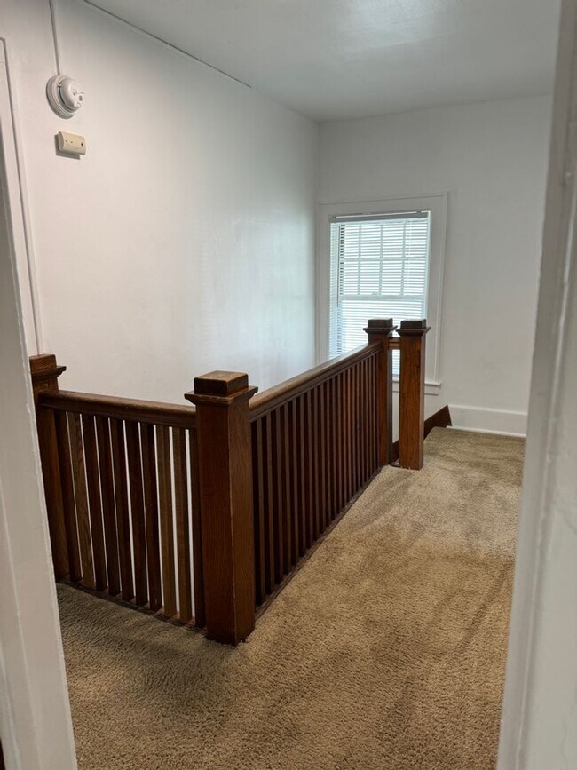 Building Photo - 845 E University Ave