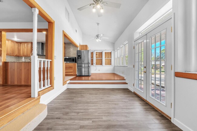 Building Photo - Charming home with large garage & attached...