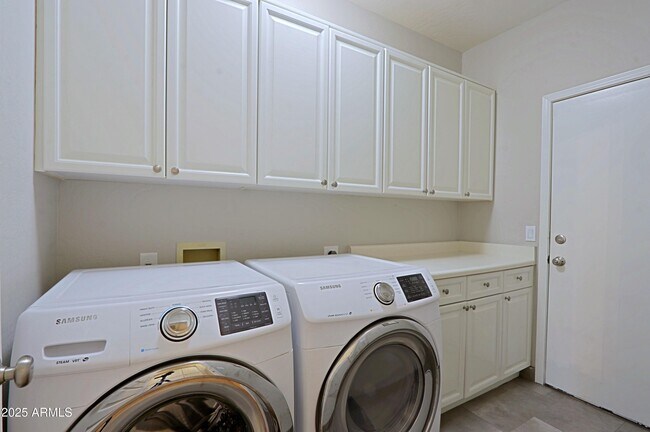 Building Photo - 6939 E Bramble Berry Ln