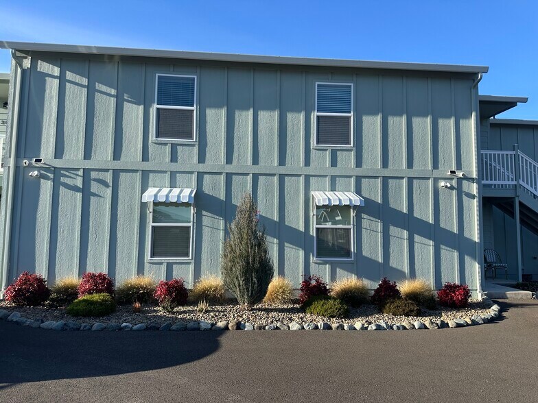 Building Photo - 309 Lithia Ave