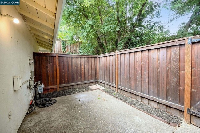 Building Photo - 412 Carrillo Ct