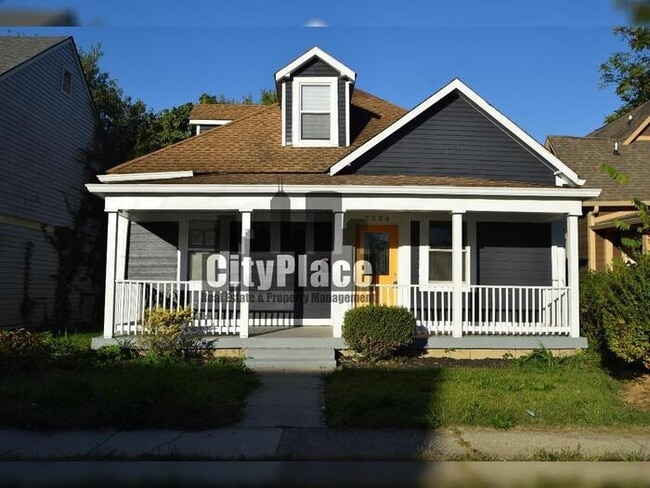 Primary Photo - 2224 N Kenwood Ave