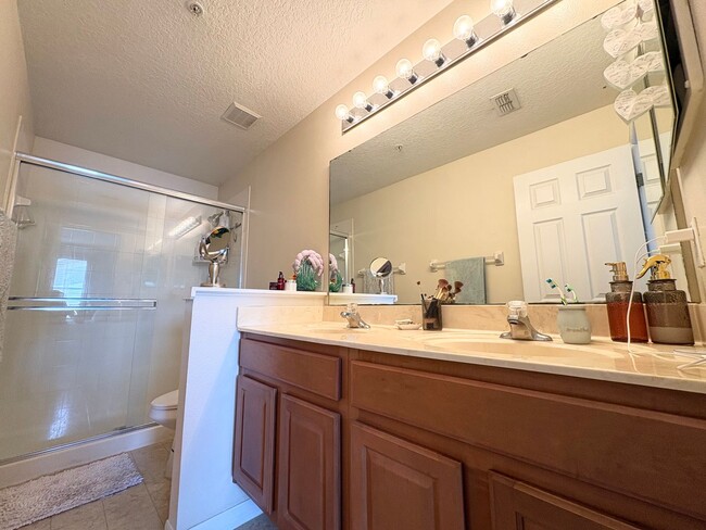 Building Photo - Fantastic 3 BR Townhome in Gated Winter Springs community with Pool and great schools