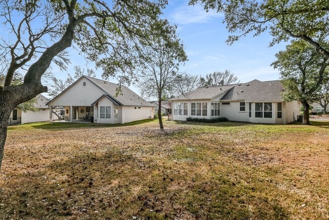 Building Photo - 106 Sunflower St