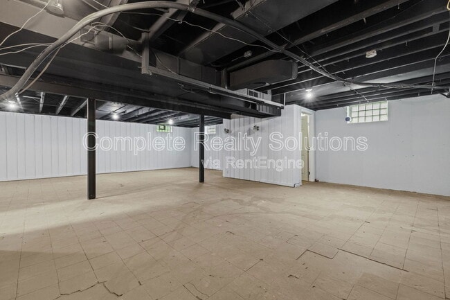 Building Photo - 6127 Lucille Ave