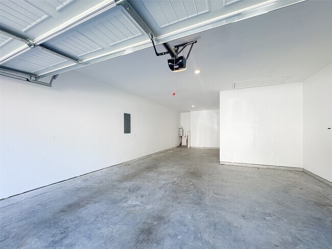 Building Photo - 519 Newcomb Holw Dr