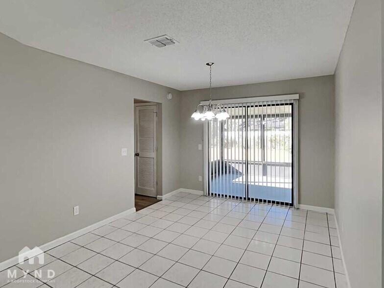 Building Photo - 6444 Diamond Leaf Ct N