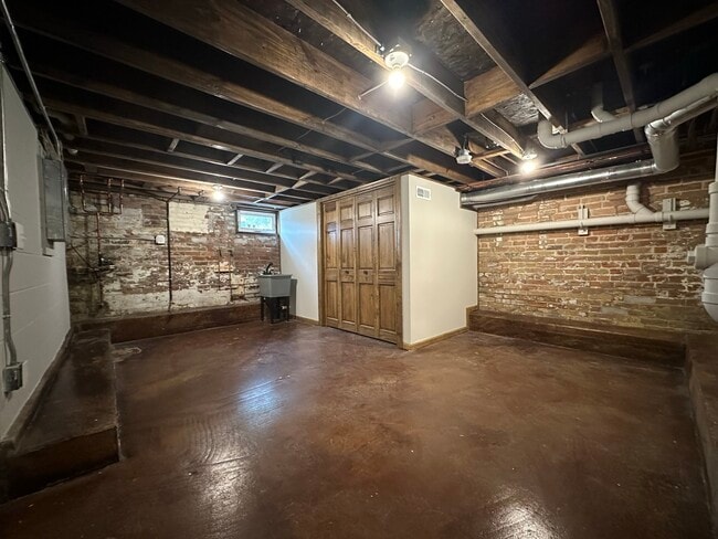 Building Photo - 1111 Spring St