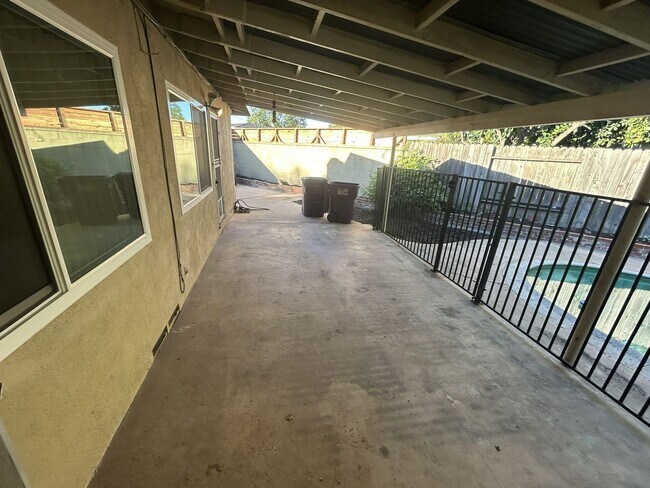 Building Photo - Pool Home! 3 Bed 2 Bath Home With Family Room