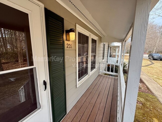 Building Photo - 221 Byrum St