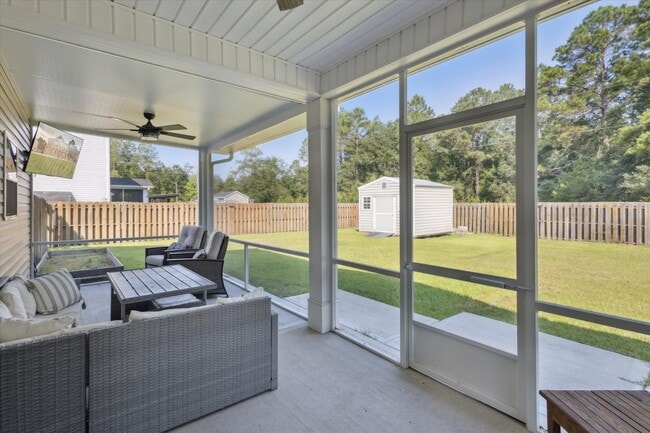 Building Photo - Spacious 4BR Home with Screened Porch & Fenced Yard in Effingham