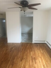 Building Photo - Lakeview 1 BR