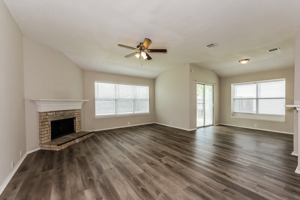 Building Photo - 6730 Meadowcrest Dr